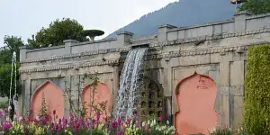 Kashmir to Ladakh: Houseboats & Himalayan Roads