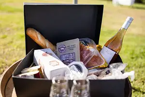 Sirromet picnic hamper